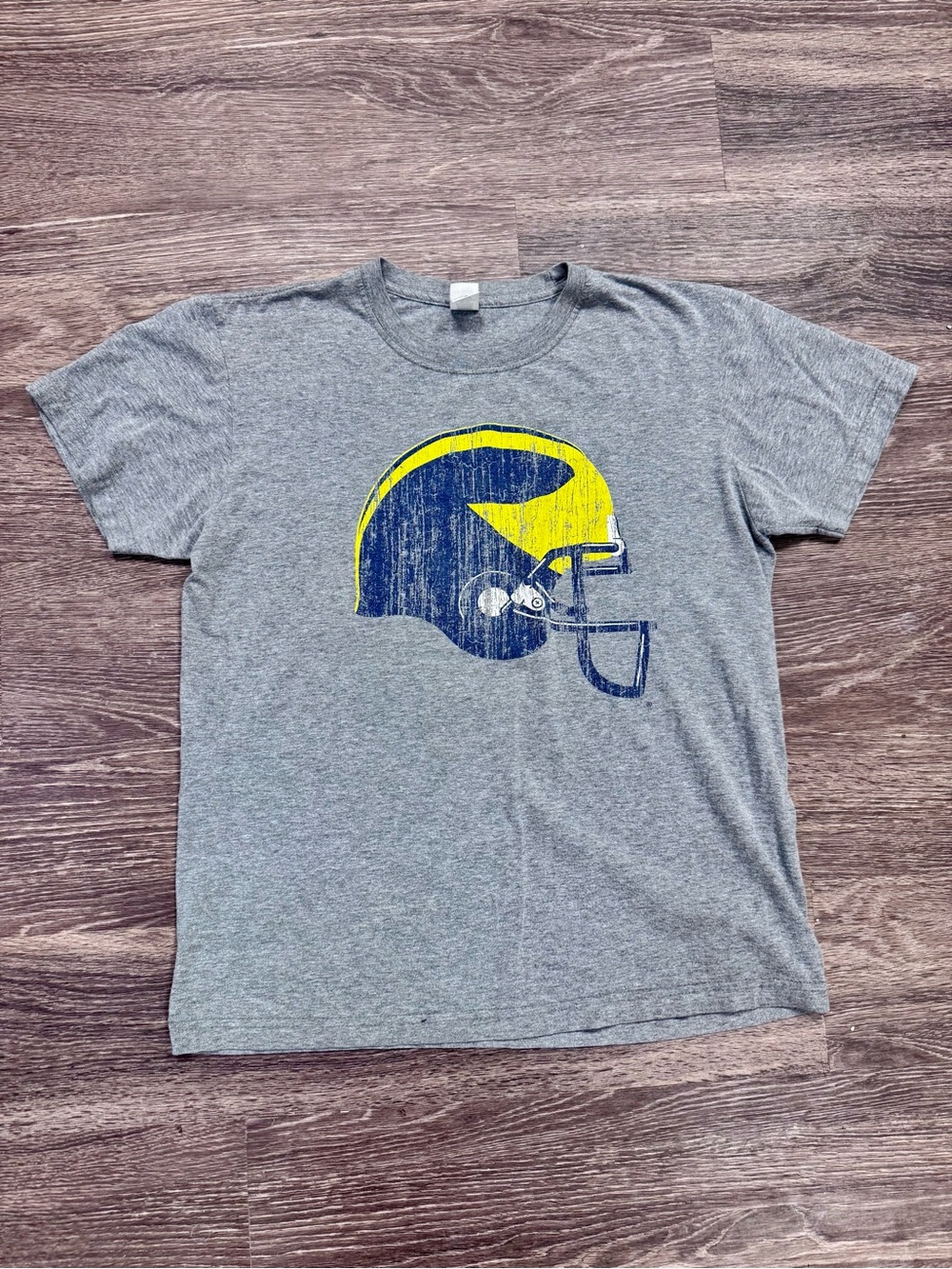 Vintage Michigan Wolverines Helmet Graphic T Shirt NCAA Gray Size Medium